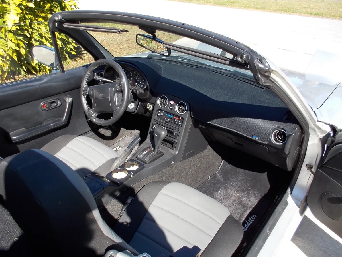 Mazda-Miata-1991-Silver-Black-2