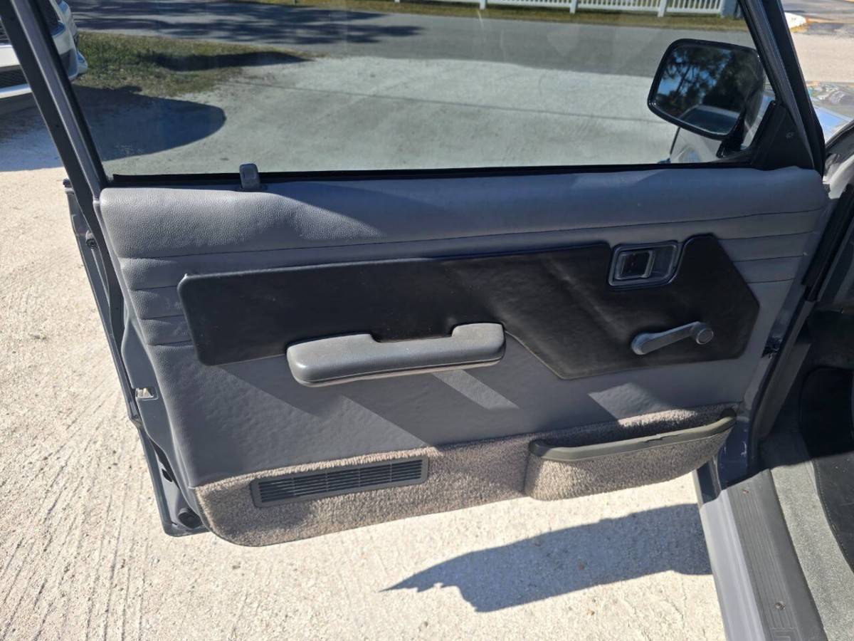 Mazda-b-series-1990-10