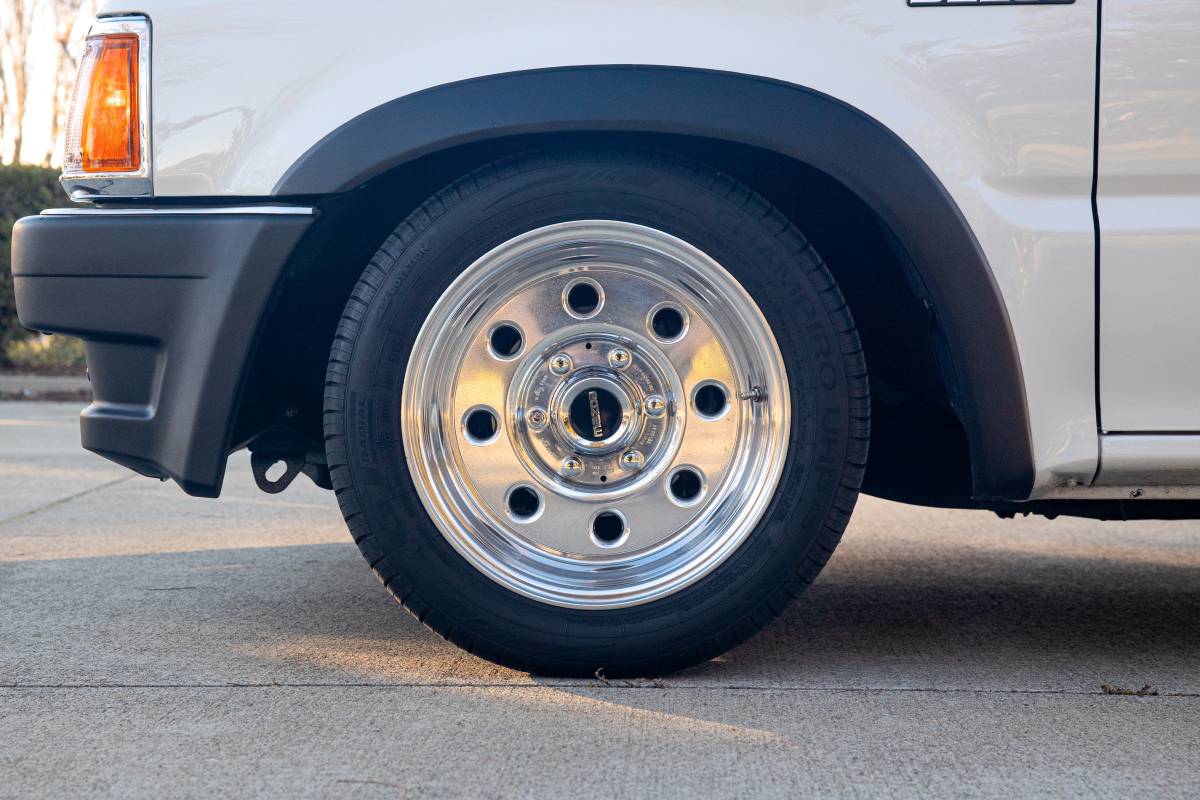 Mazda-b-series-b2200-short-bed-1991-white-10