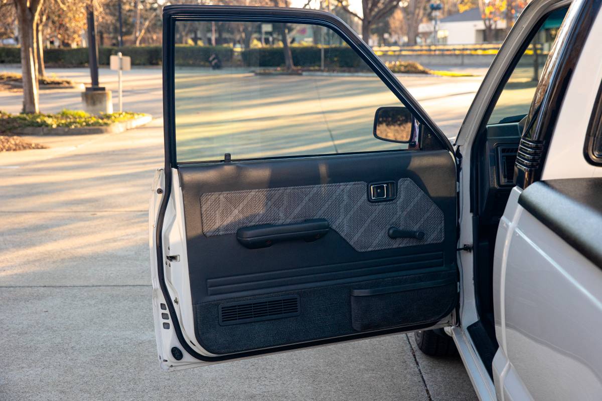 Mazda-b-series-b2200-short-bed-1991-white-14