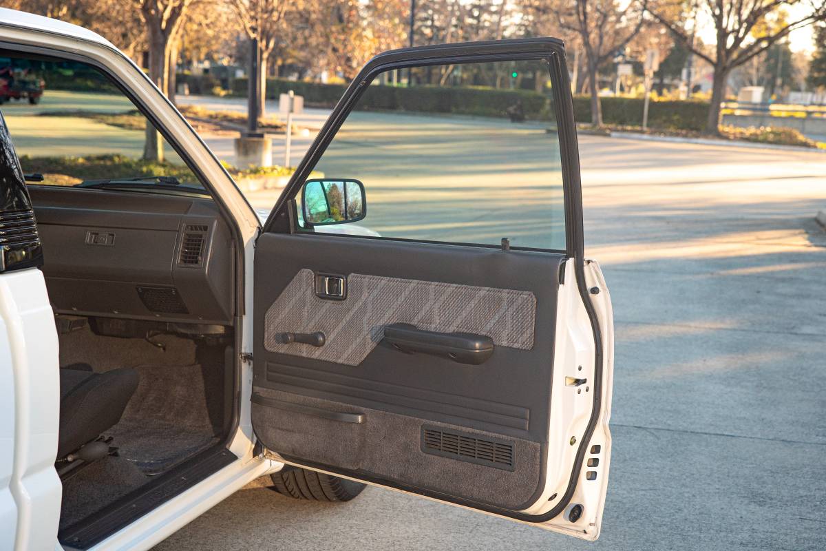 Mazda-b-series-b2200-short-bed-1991-white-15