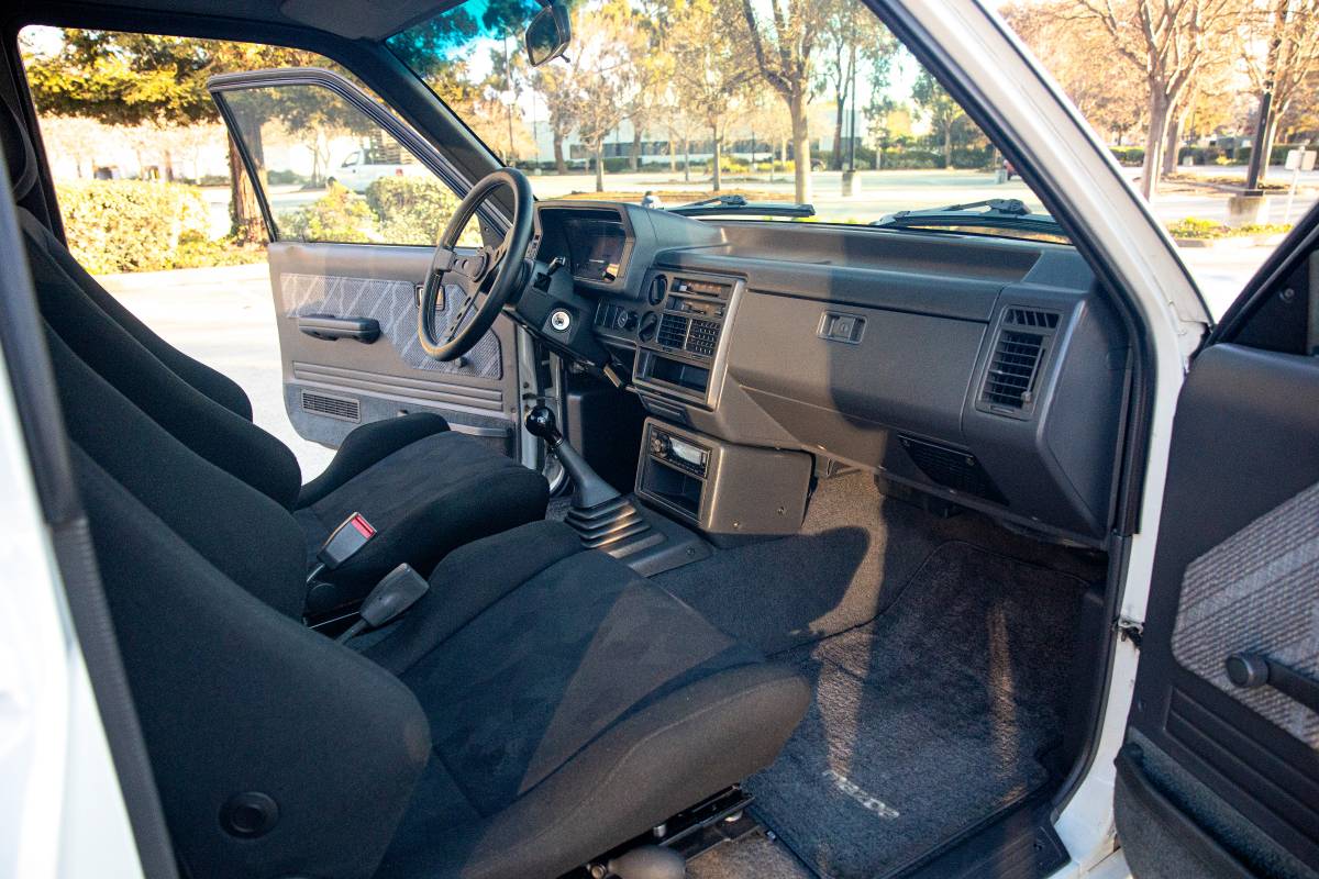 Mazda-b-series-b2200-short-bed-1991-white-17