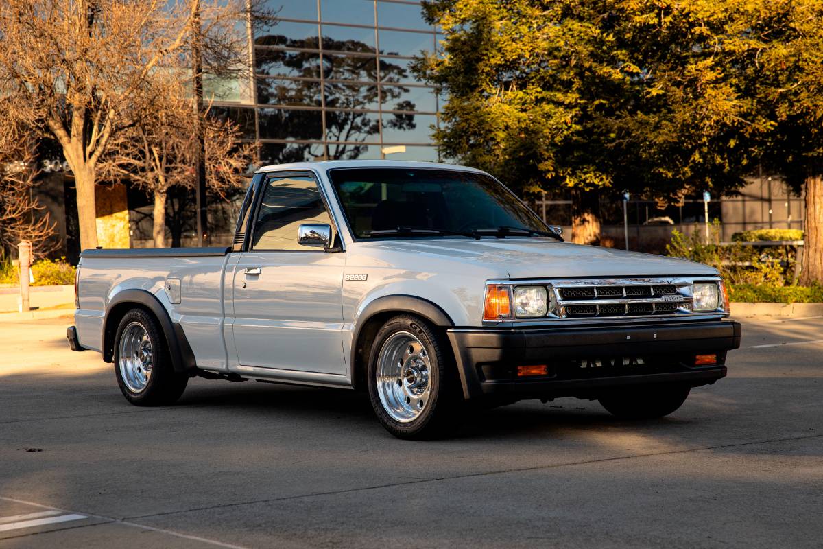 Mazda-b-series-b2200-short-bed-1991-white-4