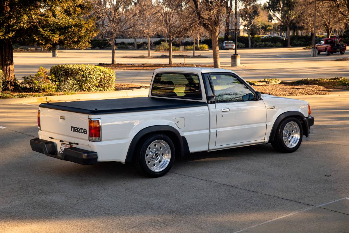 Mazda-b-series-b2200-short-bed-1991-white-8