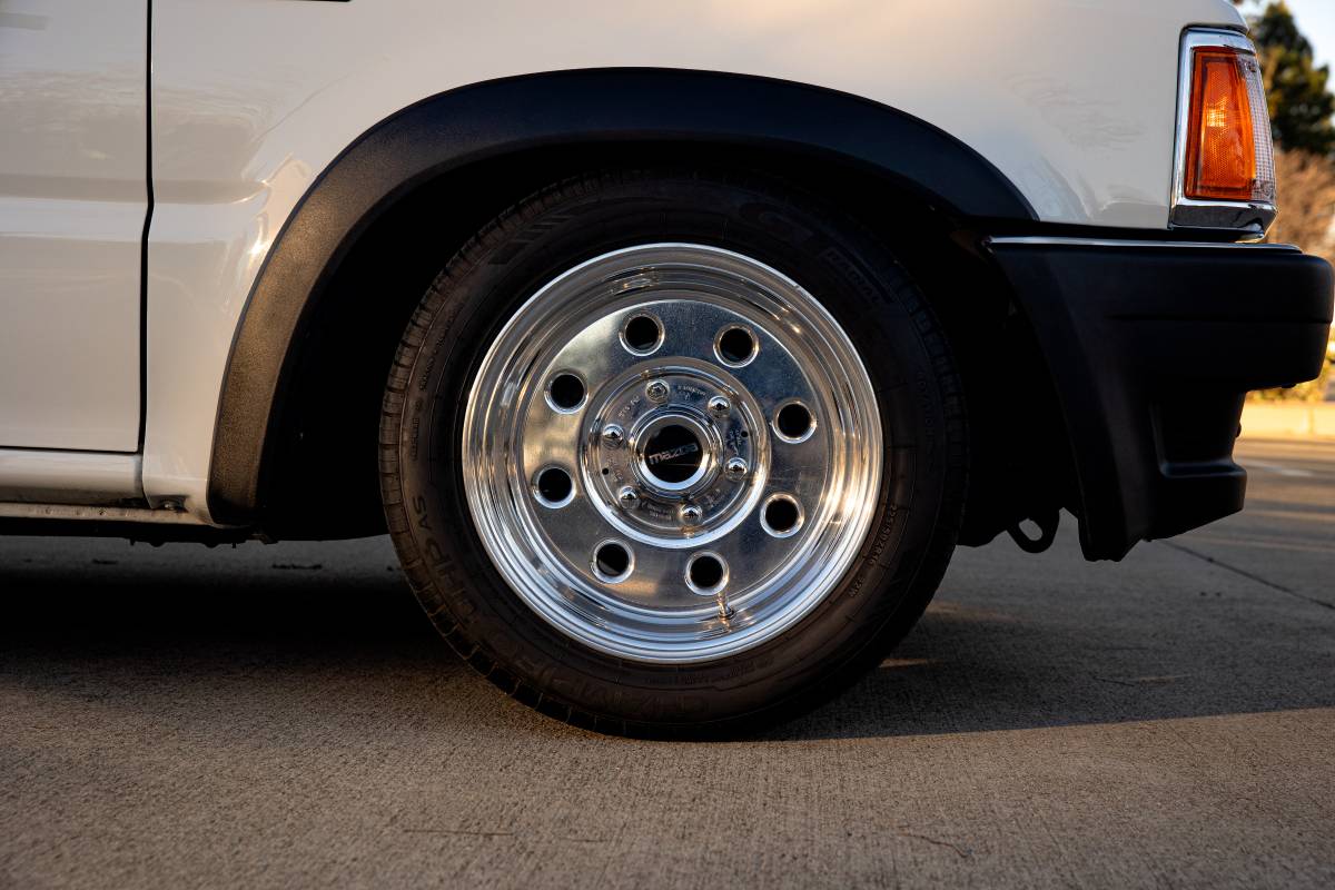Mazda-b-series-b2200-short-bed-1991-white-9