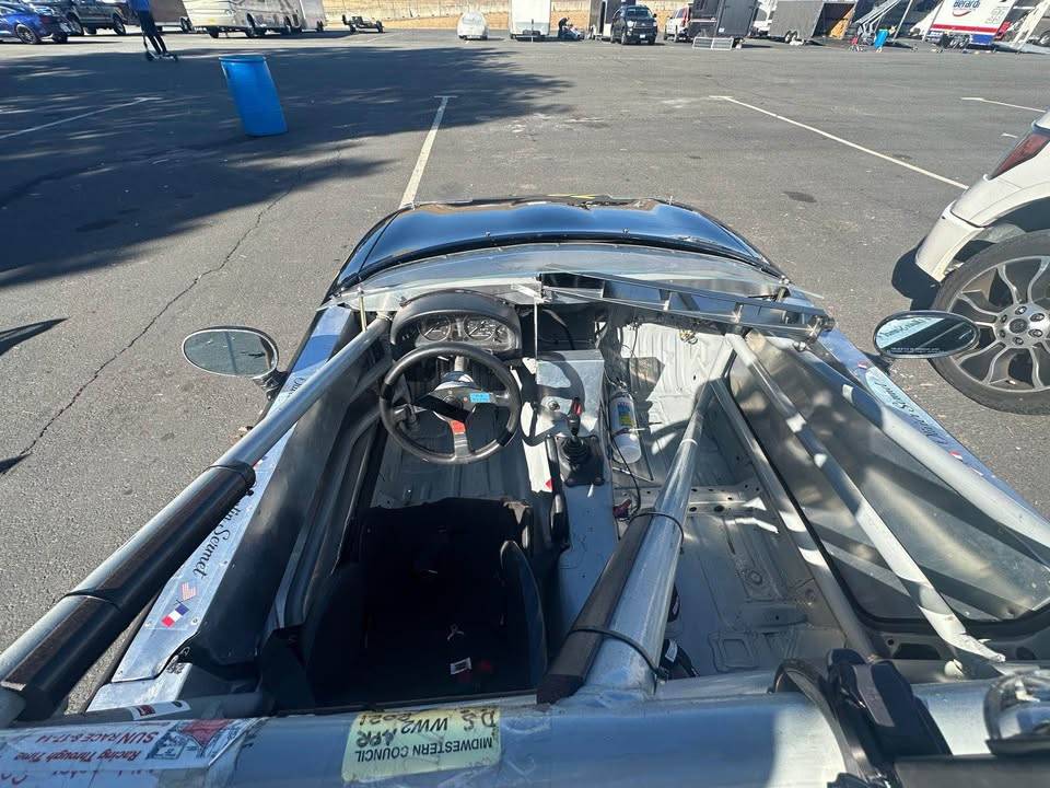 Mazda-mx-5-miata-1991-17