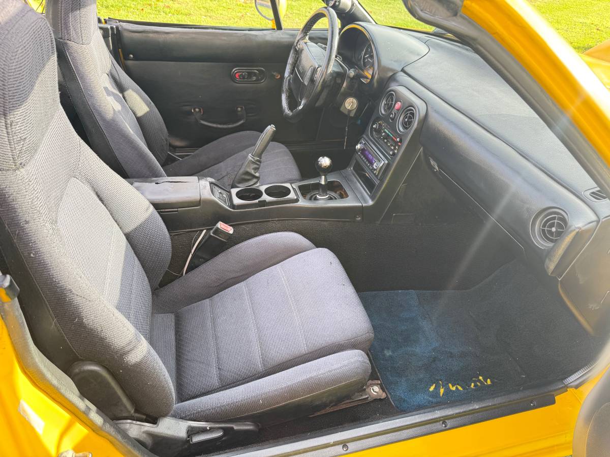 Mazda-mx-5-miata-1992-12