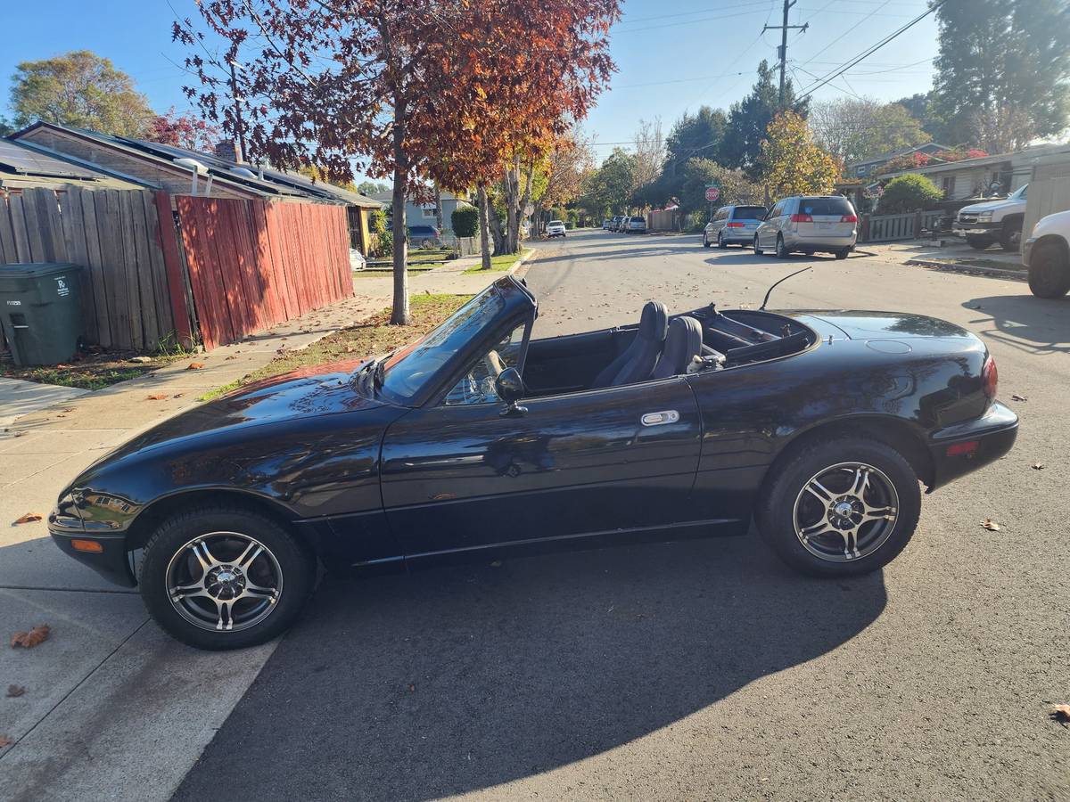 Mazda-mx-5-miata-1996-black-1
