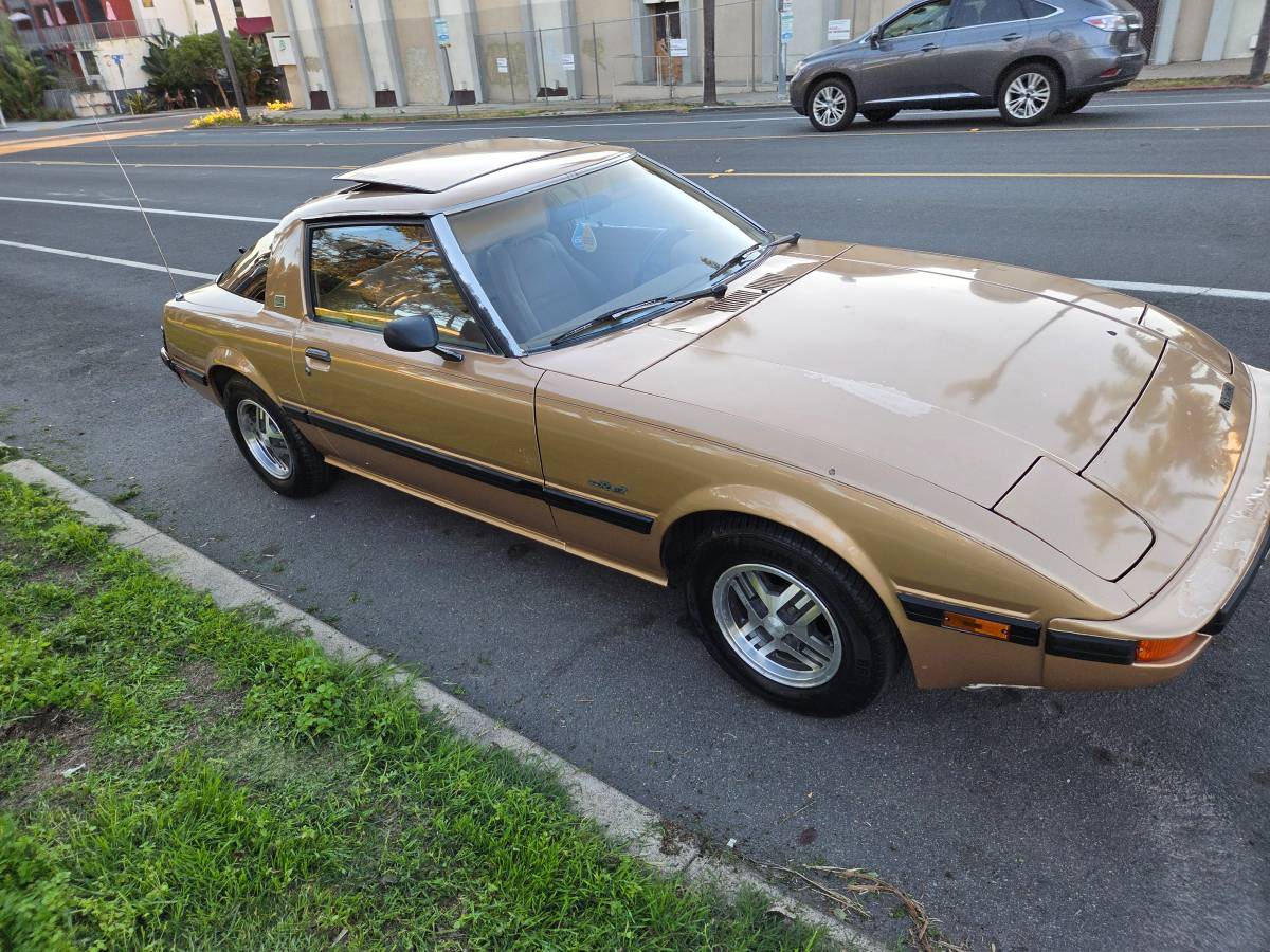 Mazda-rx-7-1982-3