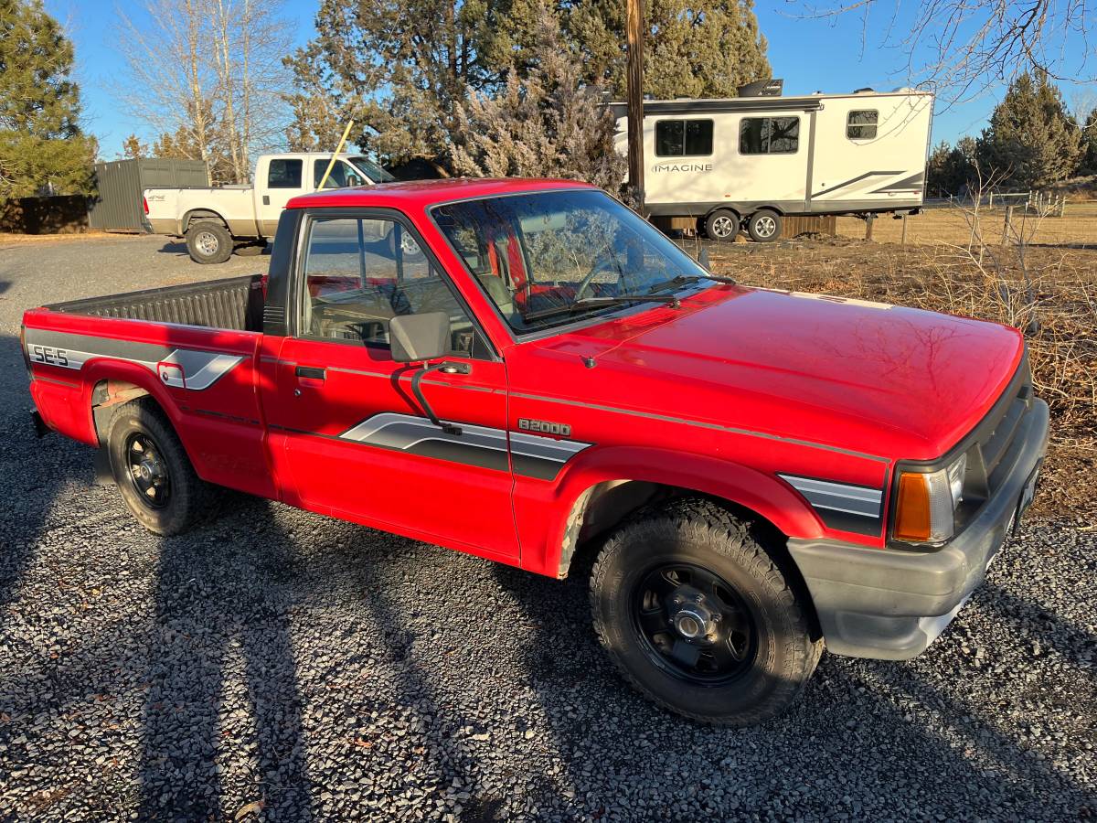 Mazda-se-5-pick-up-1986-red-1