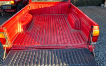 Mazda-se-5-pick-up-1986-red-2