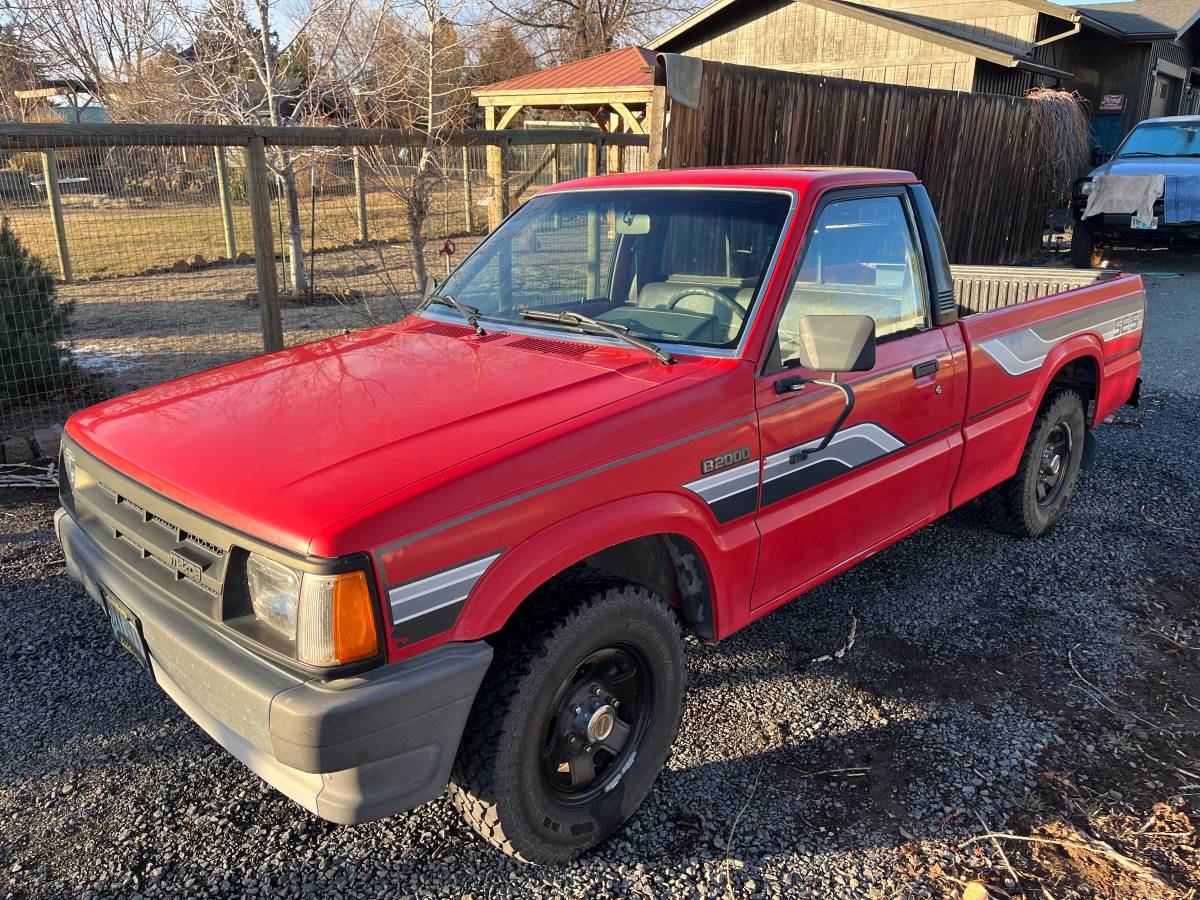 Mazda-se-5-pick-up-1986-red