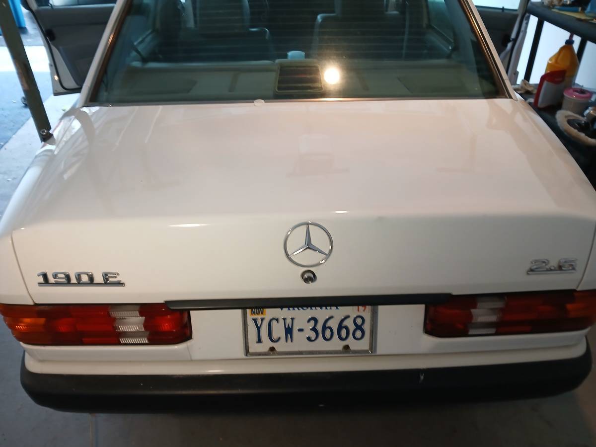Mercedes-109-2.6-1992-12