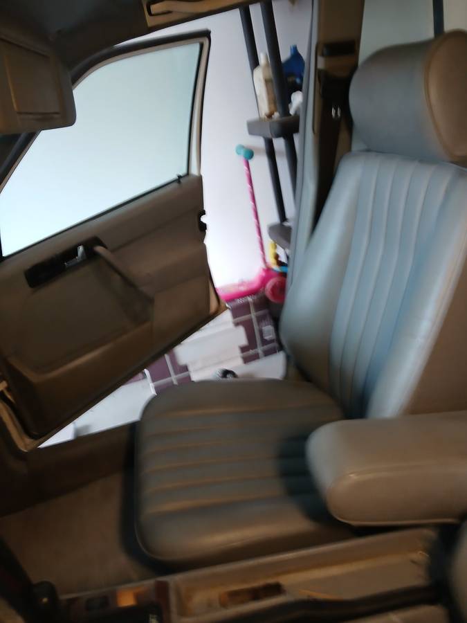 Mercedes-109-2.6-1992-13