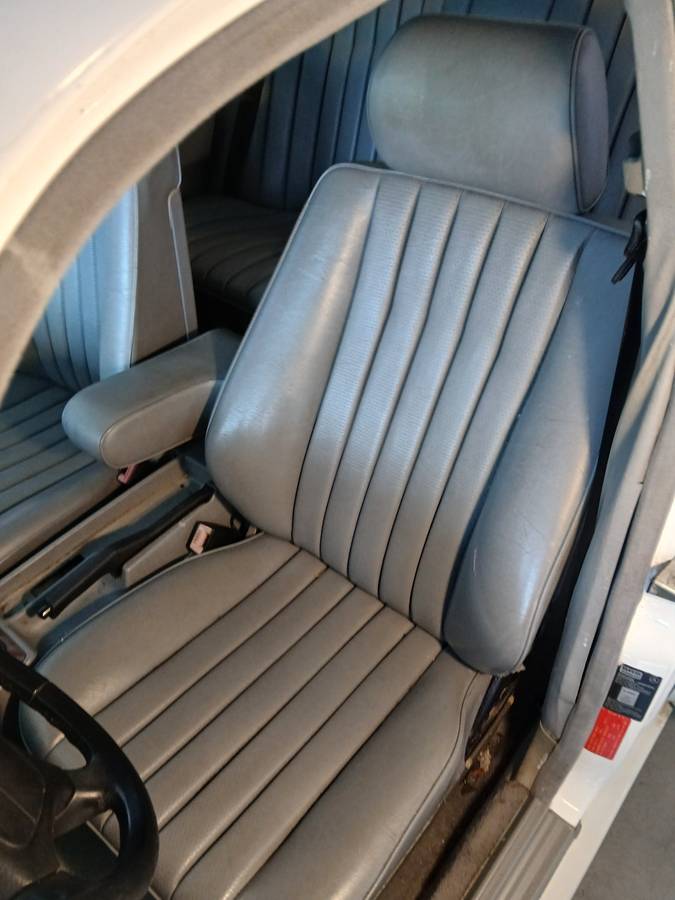 Mercedes-109-2.6-1992-14