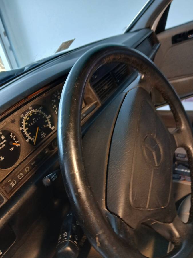 Mercedes-109-2.6-1992-18