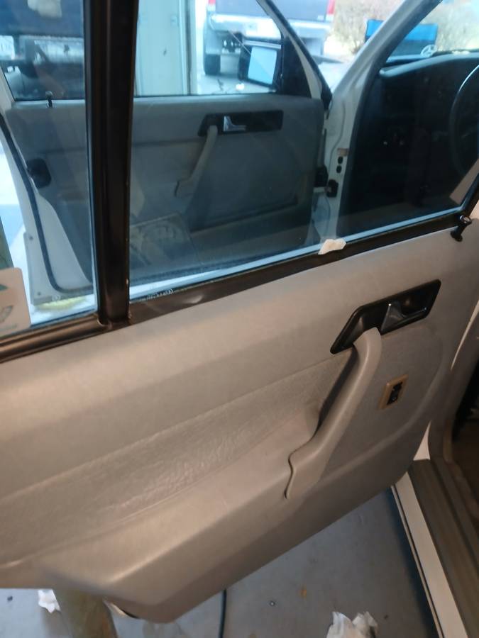 Mercedes-109-2.6-1992-3