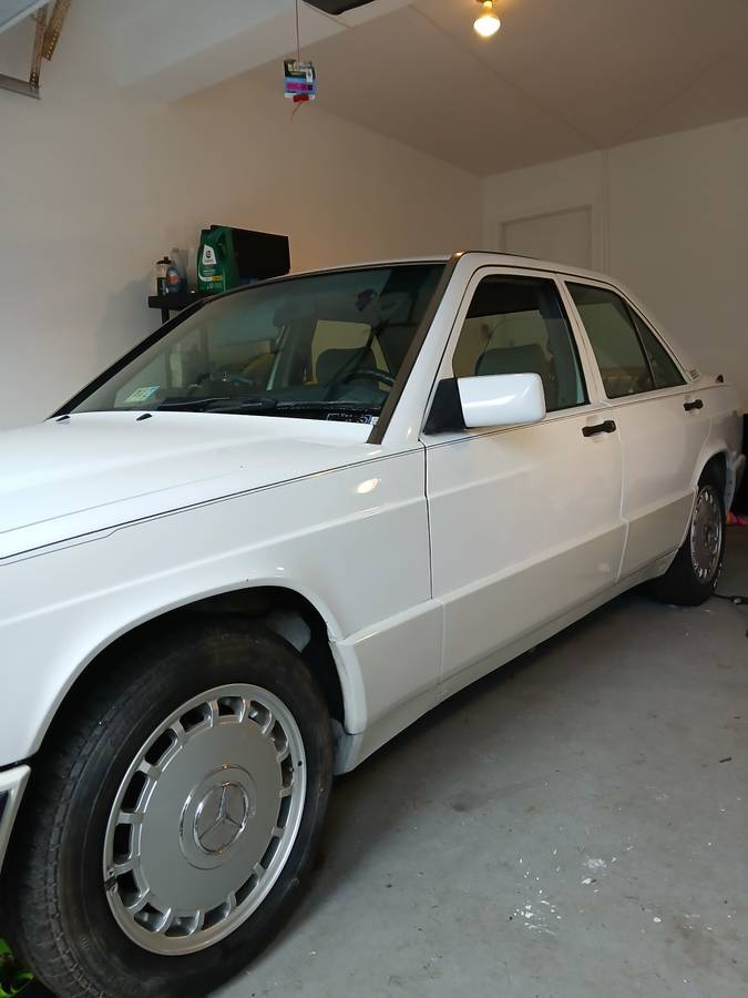 Mercedes-109-2.6-1992-6