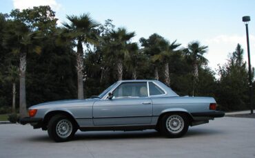 Mercedes-1983-blue-15