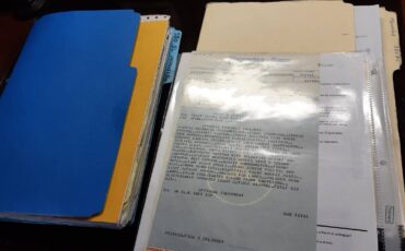 Mercedes-1983-blue-4