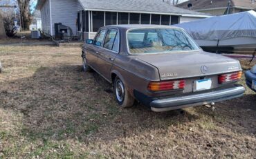 Mercedes-240d-diesel-1979-brown-1