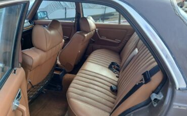 Mercedes-240d-diesel-1979-brown-5