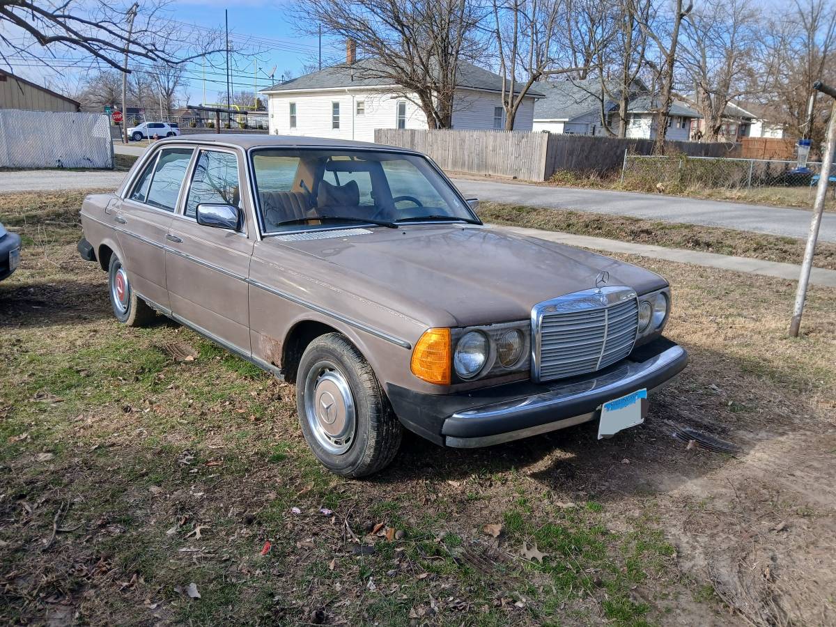 Mercedes-240d-diesel-1979-brown-6