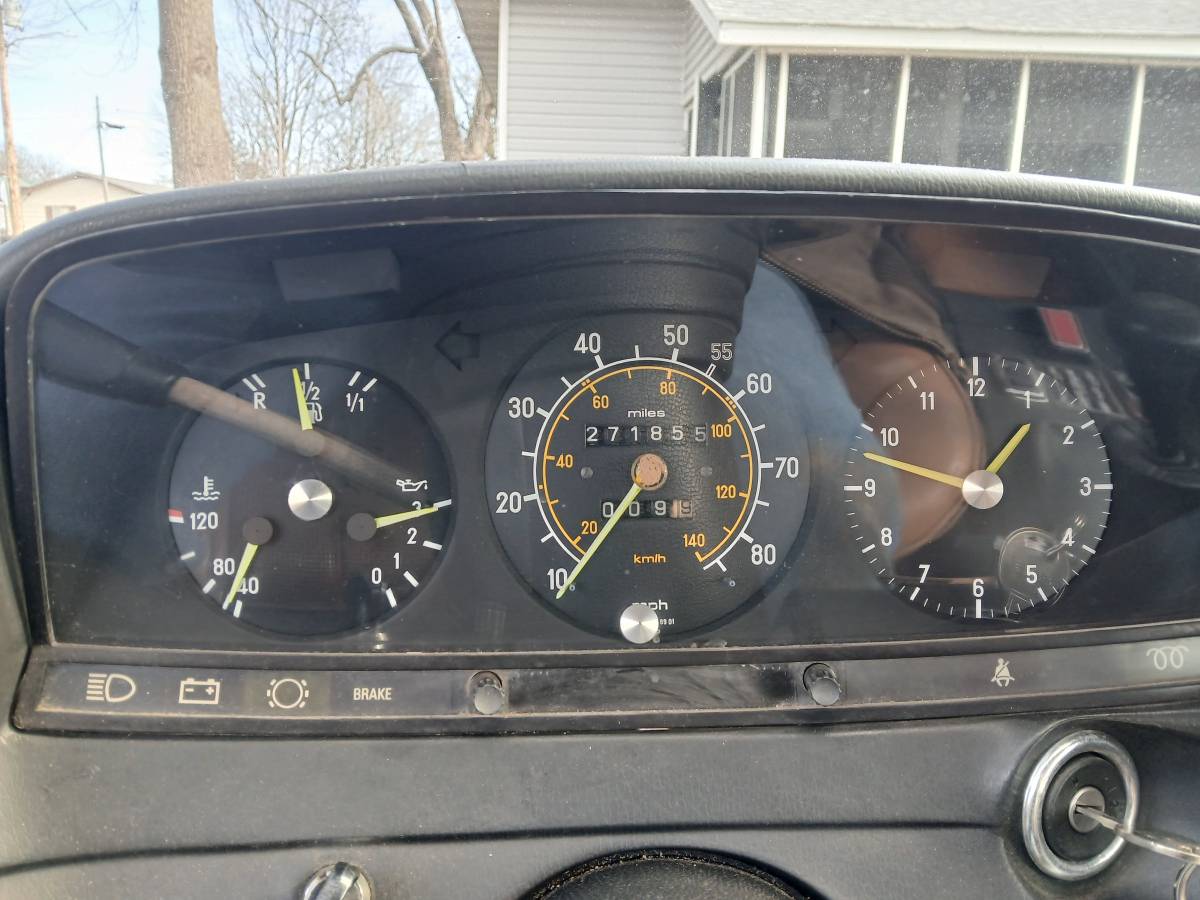 Mercedes-240d-diesel-1979-brown-7