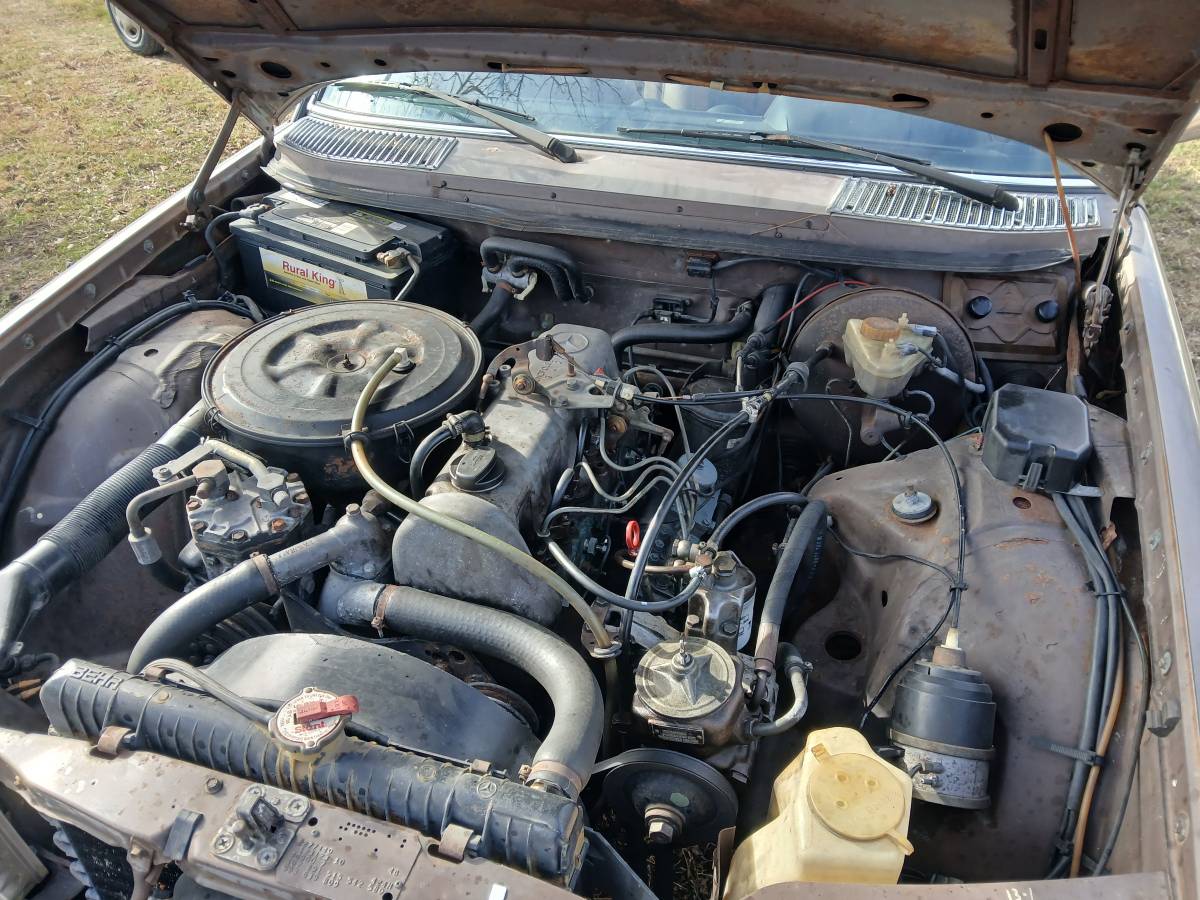 Mercedes-240d-diesel-1979-brown-8