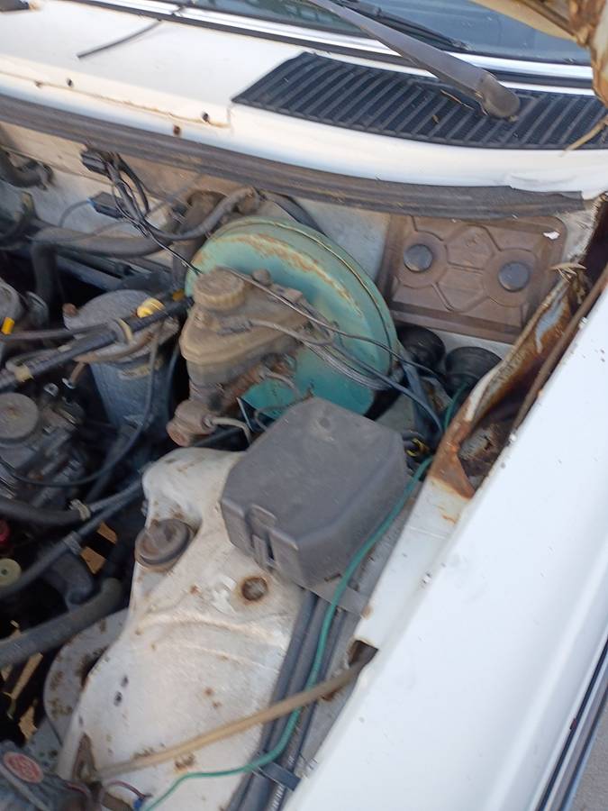 Mercedes-240d-diesel-1979-white-11