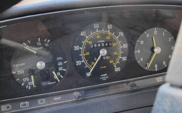 Mercedes-240d-diesel-1979-white-21