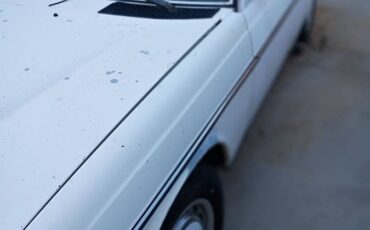 Mercedes-240d-diesel-1979-white-3