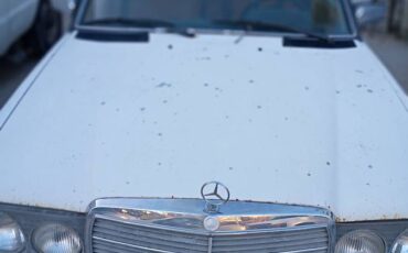 Mercedes-240d-diesel-1979-white