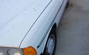 Mercedes-240d-diesel-1979-white-7