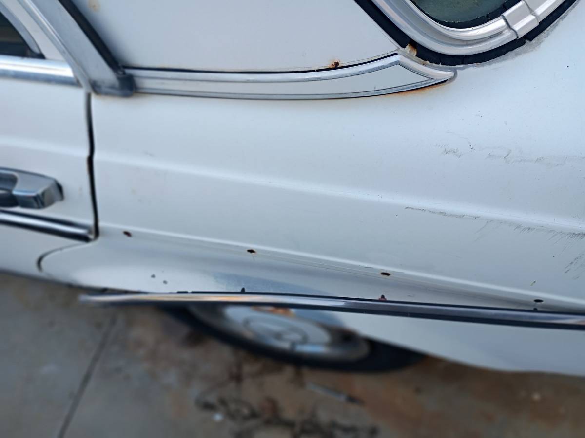 Mercedes-240d-diesel-1979-white-8