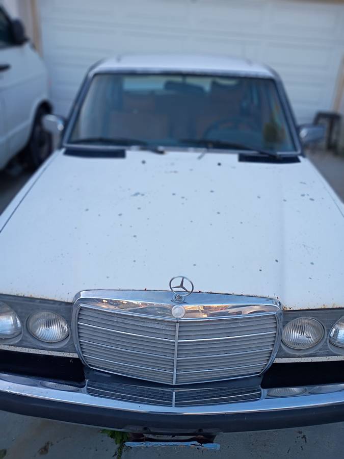 Mercedes-240d-diesel-1979-white