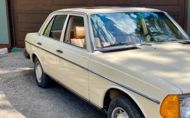Mercedes-240d-diesel-1981-yellow-1