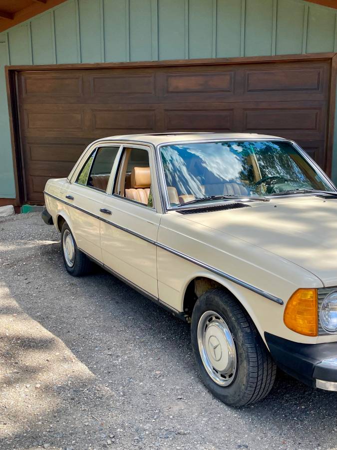 Mercedes-240d-diesel-1981-yellow-1
