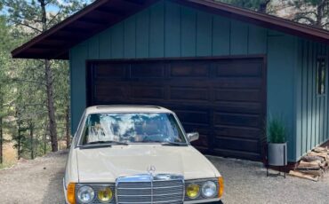 Mercedes-240d-diesel-1981-yellow-11
