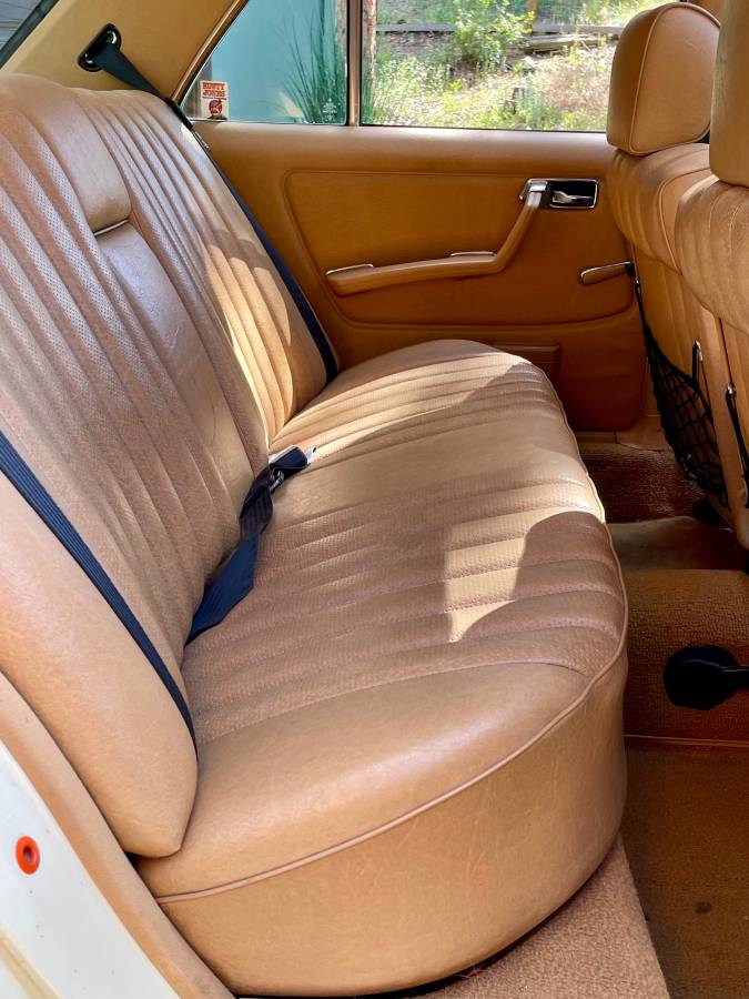 Mercedes-240d-diesel-1981-yellow-7