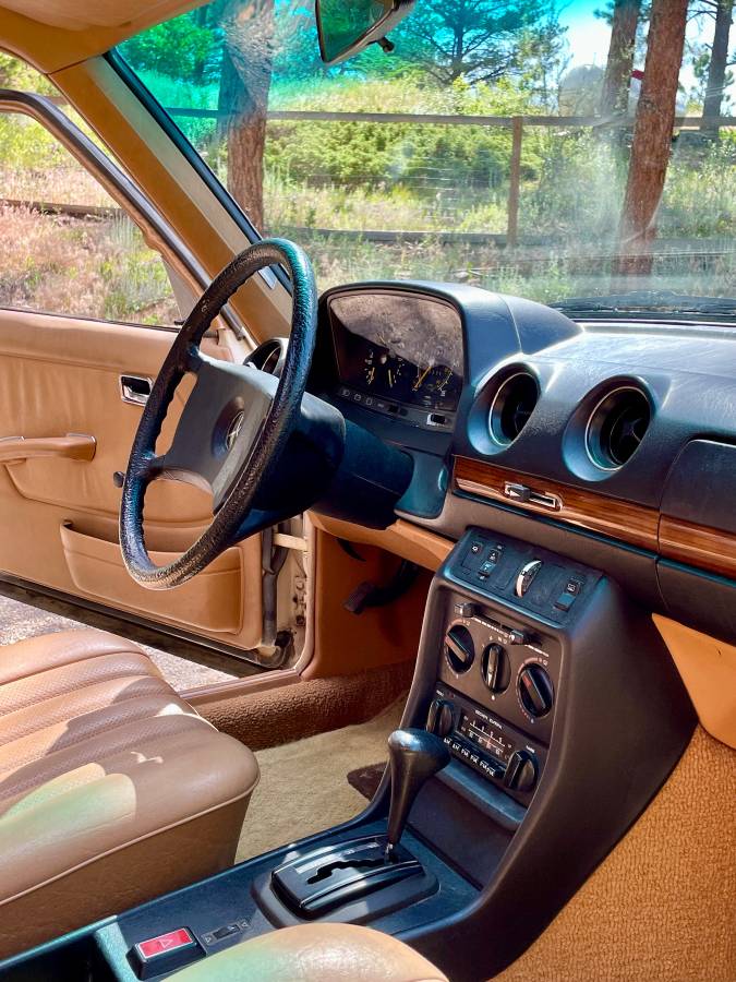 Mercedes-240d-diesel-1981-yellow-8