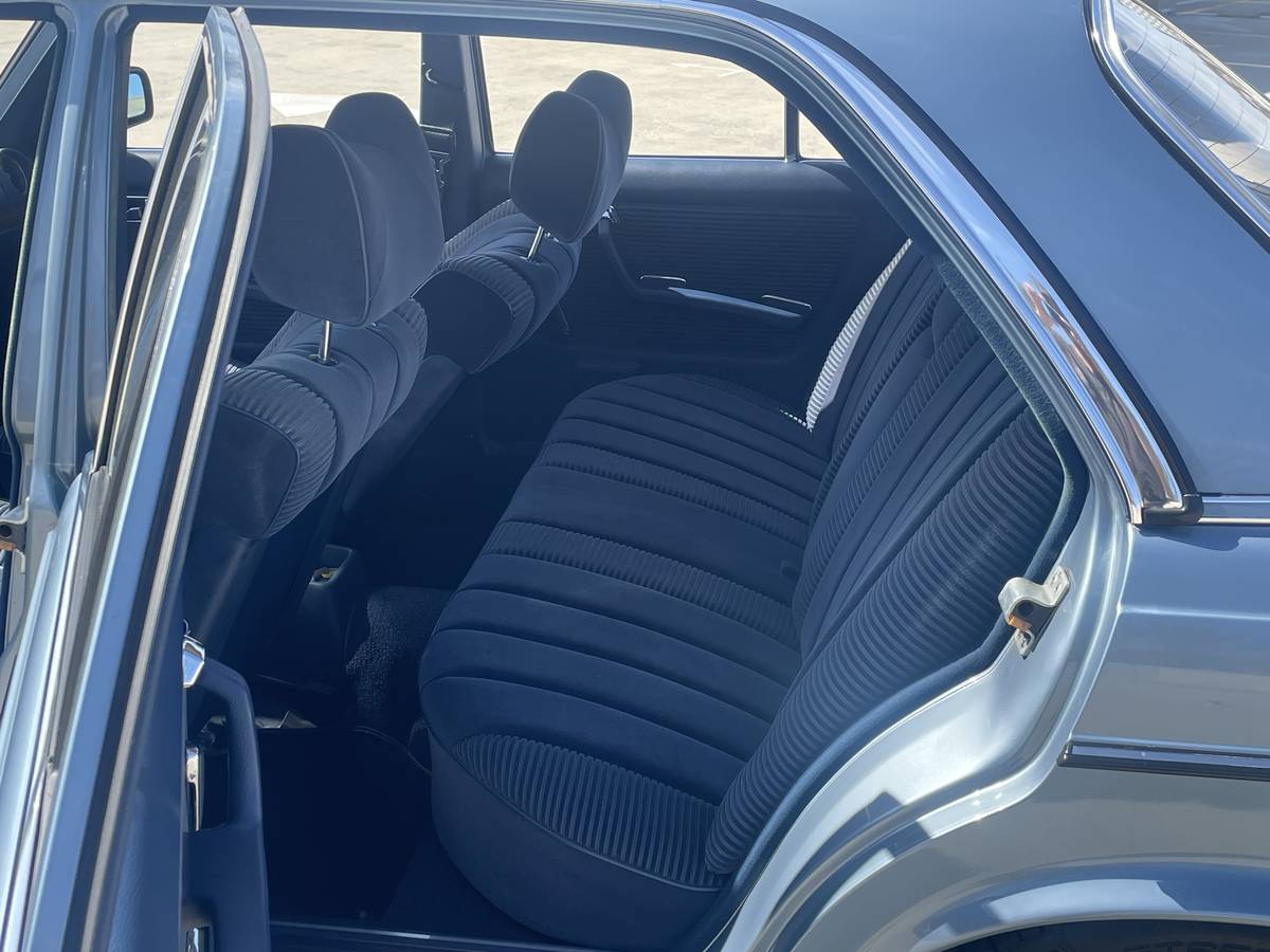 Mercedes-280e-1979-blue-4