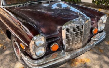 Mercedes-280se-1973-3