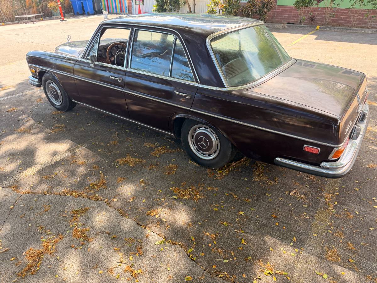 Mercedes-280se-1973-4