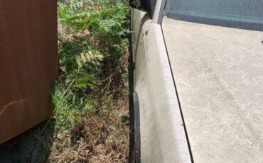 Mercedes-300-e-1987-yellow-2