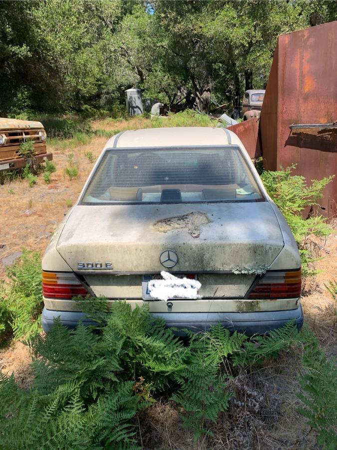 Mercedes-300-e-1987-yellow-3