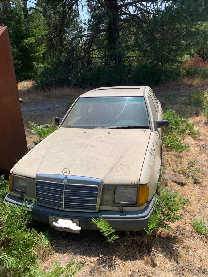 Mercedes-300-e-1987-yellow