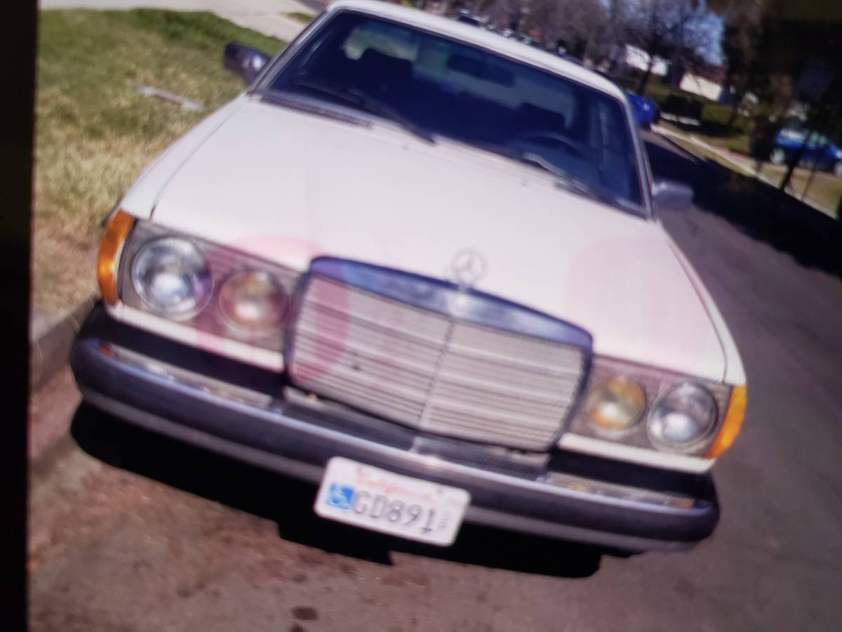 Mercedes-300cd-turbo-diesel-1982-white-1