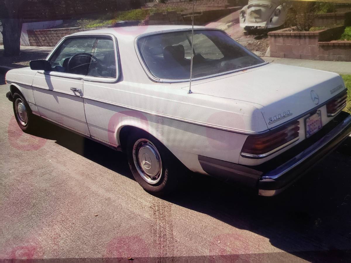 Mercedes-300cd-turbo-diesel-1982-white-4