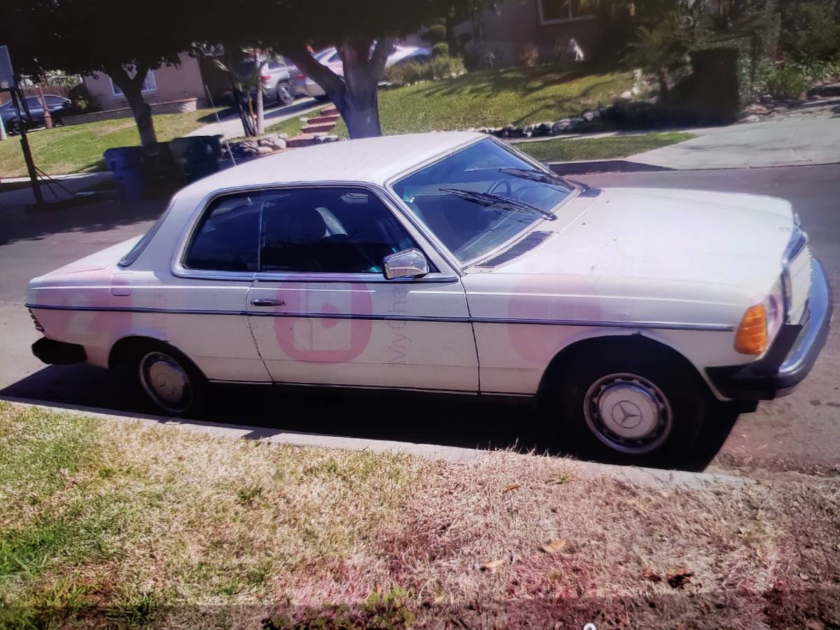 Mercedes-300cd-turbo-diesel-1982-white-6